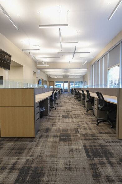 More Photos Of 920 Railroad Ave, Woodmere Freestanding For Lease
