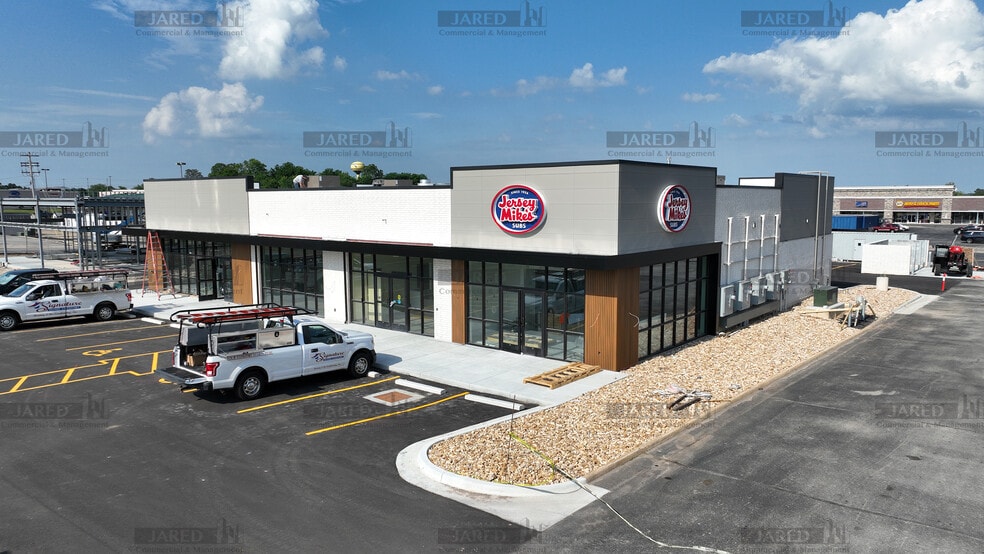 More Photos Of 1565-1585 S Jefferson Ave, Lebanon General Retail For Lease