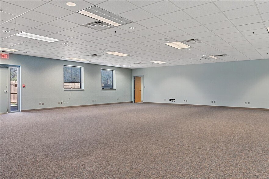 More Photos Of 740 E Ash St, Springfield Office For Lease