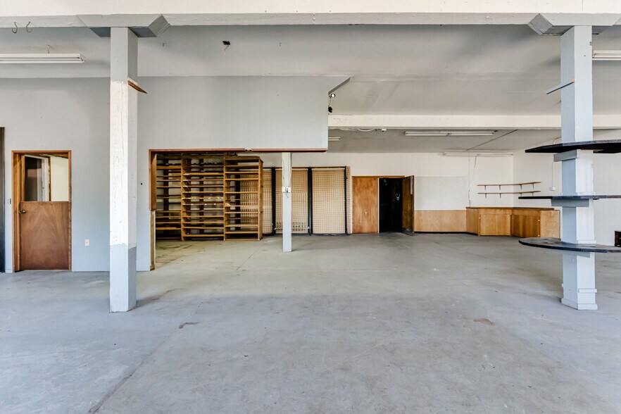 More Photos Of 600 Or-99 Hwy, Eugene Freestanding For Sale