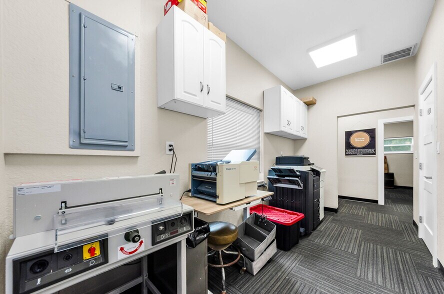More Photos Of 11748 La Madera Blvd, Port Richey Office For Sale