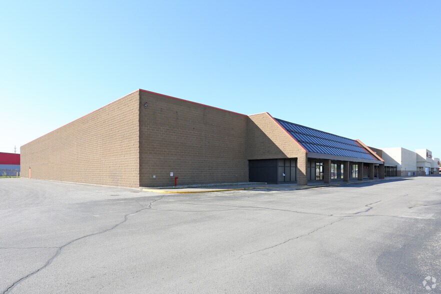More Photos Of 706 E Lewis & Clark Pky, Clarksville Department Store For Lease