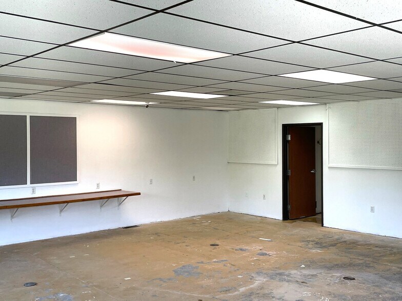More Photos Of 205 S Center Rd, Saginaw General Retail For Sale