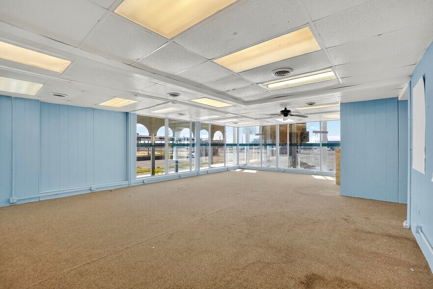 More Photos Of 2201 E 8th St, Odessa Office For Sale