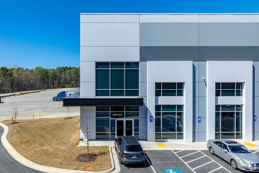 More Photos Of 3625 Naturally Fresh Blvd, Atlanta Warehouse For Lease