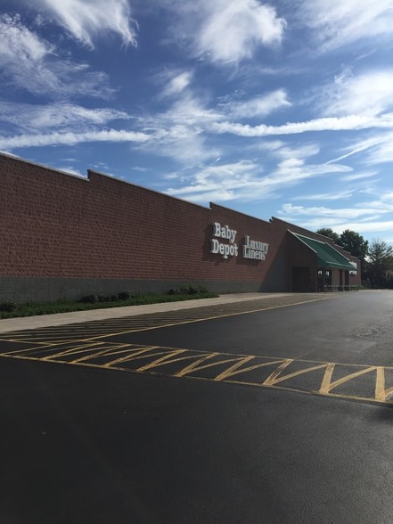 More Photos Of 109-297 N Seven Oaks Dr, Knoxville Freestanding For Lease
