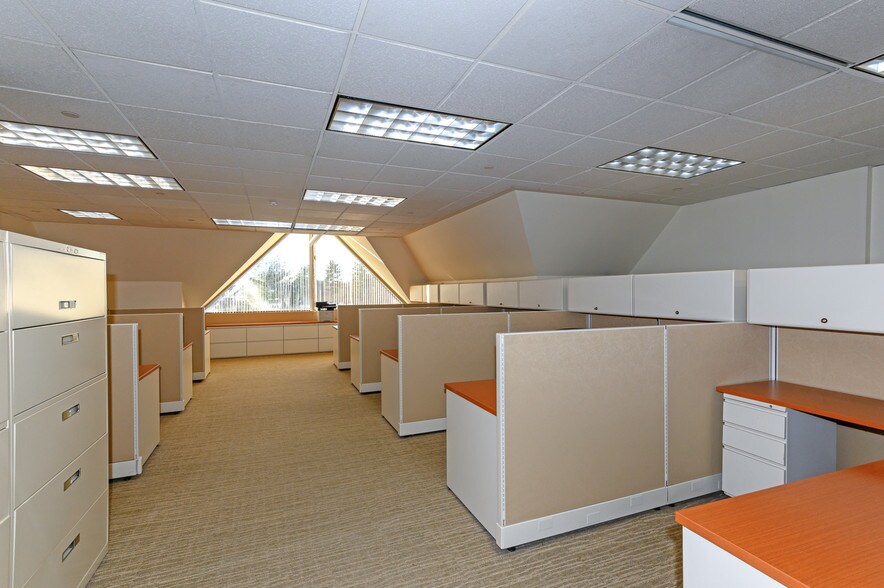 More Photos Of 86 Hopmeadow St, Simsbury Office For Sale