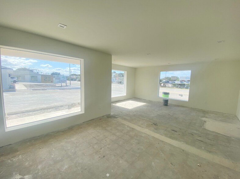 More Photos Of 1326 N Dixie Hwy, Lake Worth Unknown For Lease