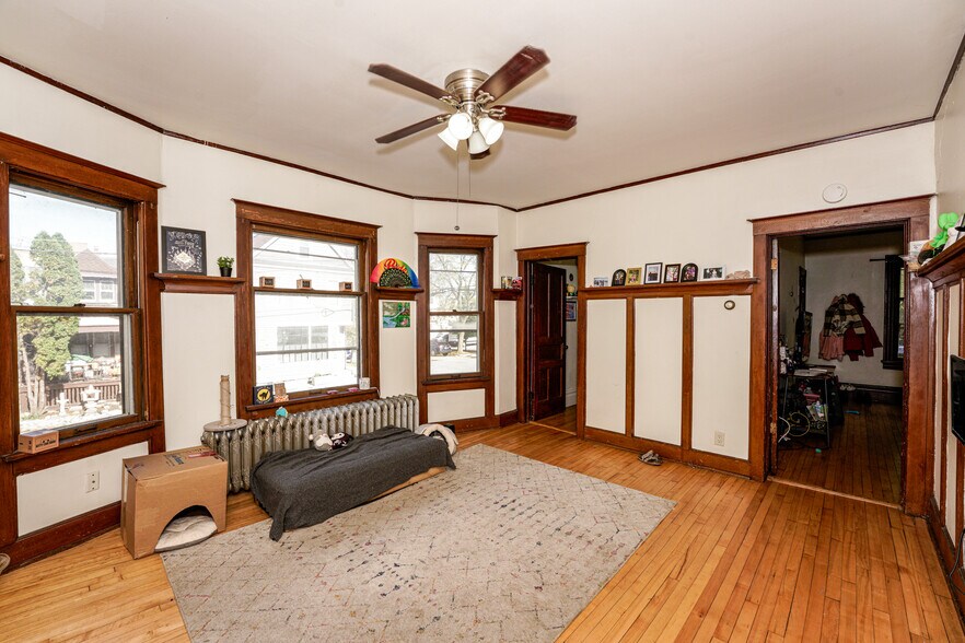 More Photos Of 1825 N Astor St, Milwaukee Multifamily For Sale