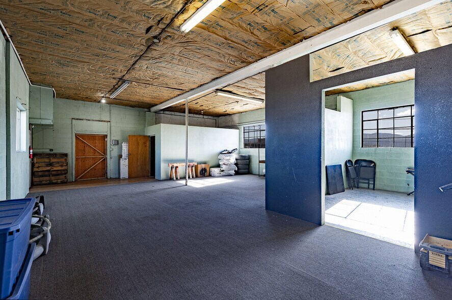 More Photos Of 27 S Broadway, Cortez Flex For Sale