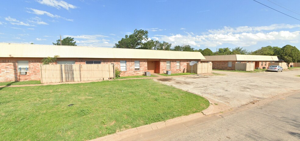 More Photos Of 200 N Jefferson St, Abilene Apartments For Sale