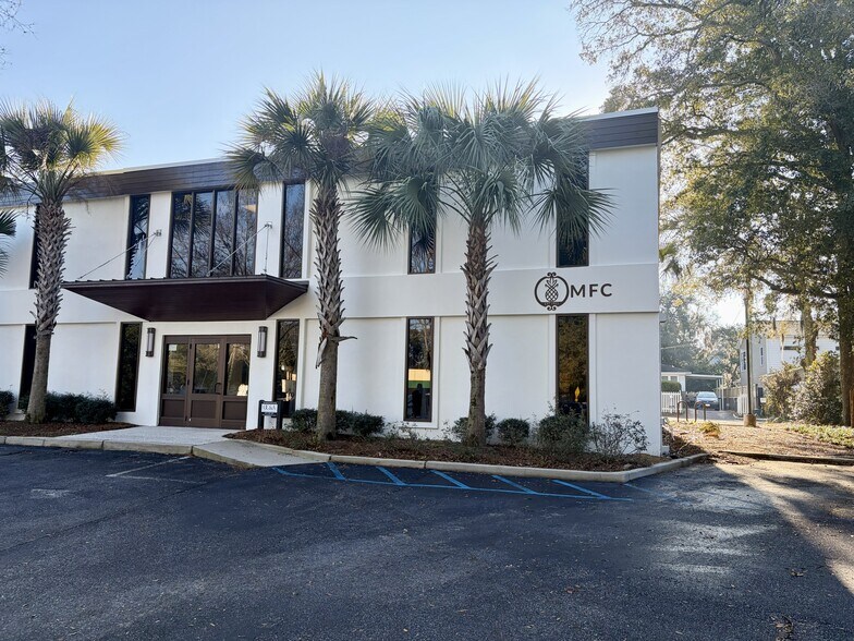 More Photos Of 409 Coleman Blvd, Mount Pleasant Office For Lease