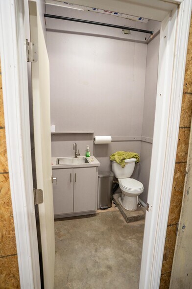 More Photos Of 2026-2028 Prospect Ave, Kansas City Industrial For Sale