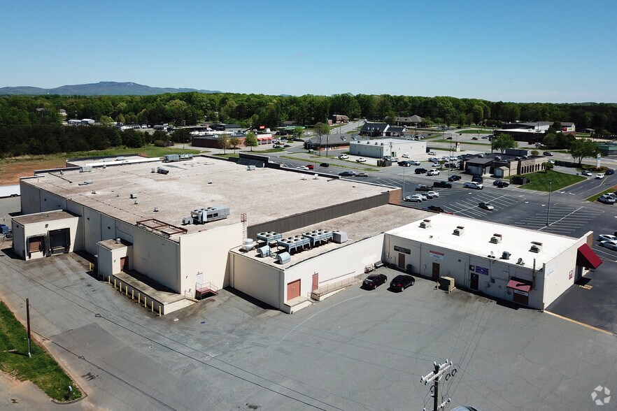 More Photos Of 614 L-614 T S Main St, King Unknown For Lease