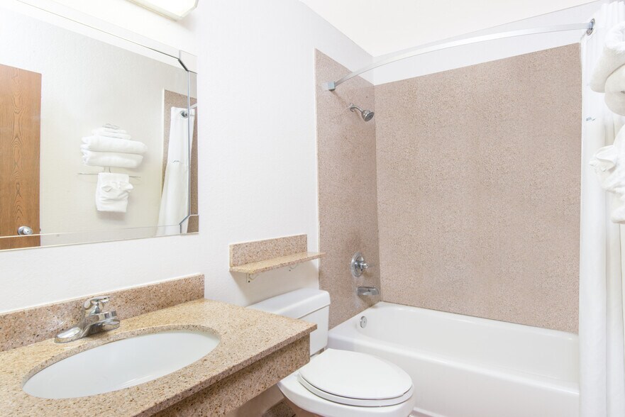 2075 Historic Route 66, Santa Rosa, NM 88435 Hospitality