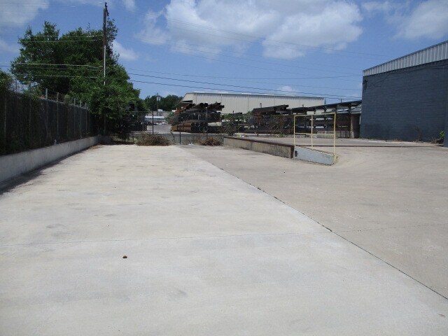 More Photos Of 3212 S Main St, Fort Worth Warehouse For Sale
