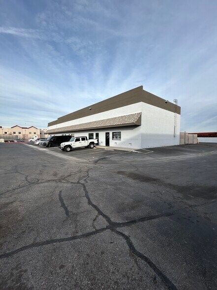 Primary Photo Of 3975 W Quail Ave, Las Vegas Warehouse For Lease
