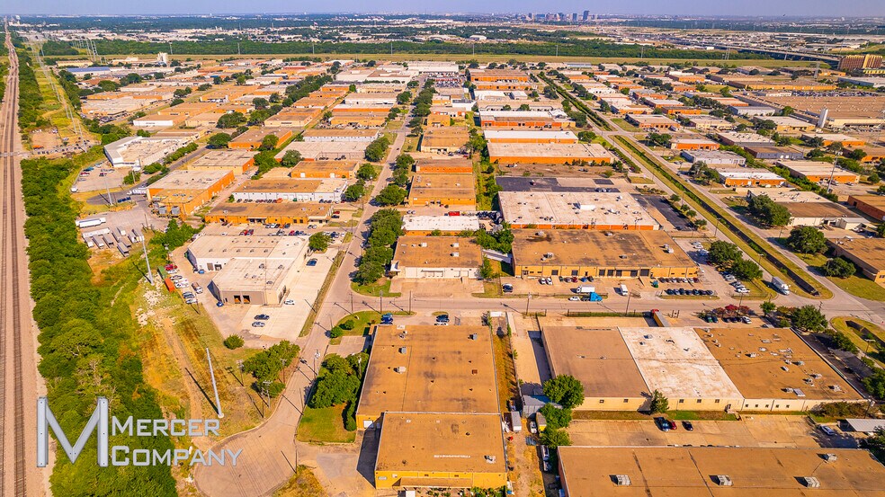 More Photos Of 8400 Directors Row, Dallas Warehouse For Lease