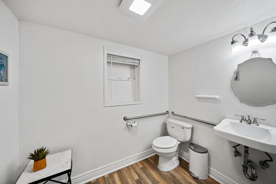 More Photos Of 8336 Brentwood Blvd, Brentwood Office Residential For Sale