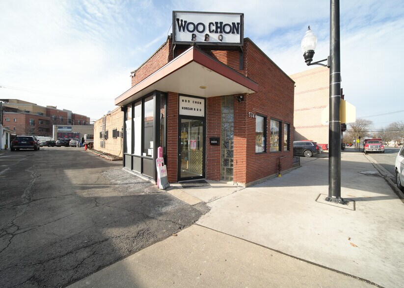 More Photos Of 5731 N Lincoln Ave, Chicago Freestanding For Sale