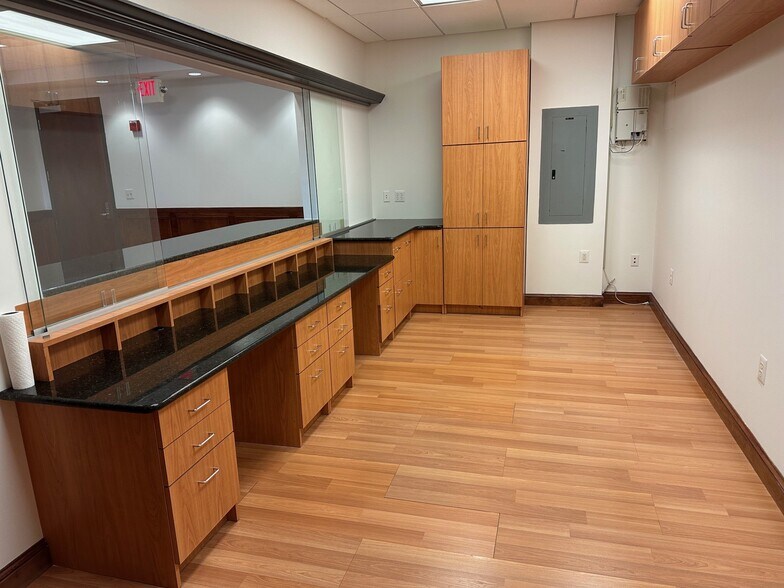 More Photos Of 19785 Crystal Rock Dr, Germantown Medical For Lease