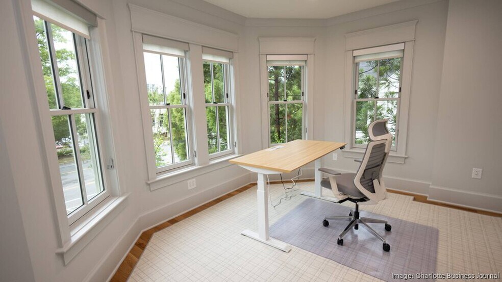 More Photos Of 427 East Blvd, Charlotte Coworking Space