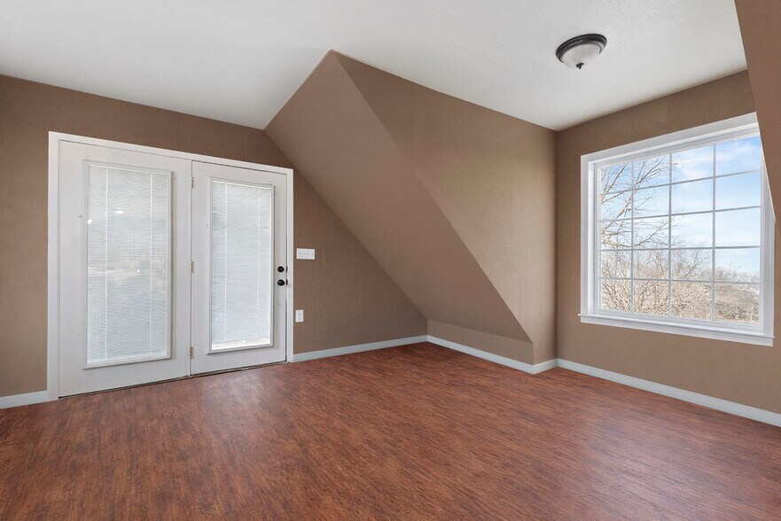 More Photos Of 10 W Sprague St, Echo Flex For Sale