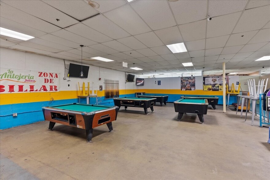 More Photos Of 318 E Long Ave, Fort Worth General Retail For Sale