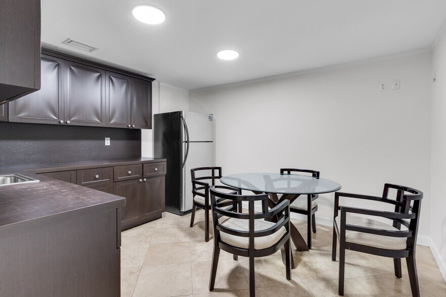 More Photos Of 8200-8358 NW 30th Ter, Doral Warehouse For Lease