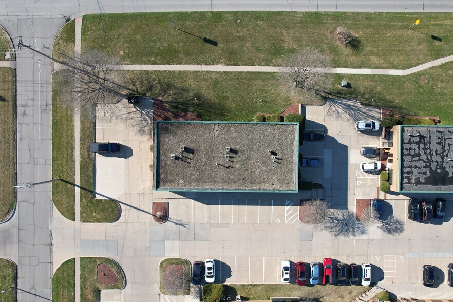 More Photos Of 6901 Hickman Rd, Urbandale Medical For Sale