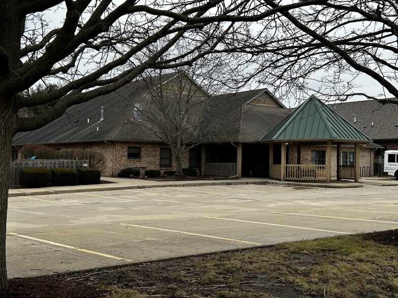 Primary Photo Of 2208 S Duncan Rd, Champaign Daycare Center For Lease