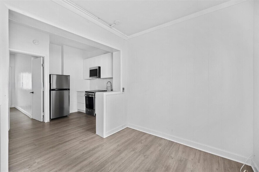 More Photos Of 2822 Pine Tree Dr, Miami Beach Apartments For Sale