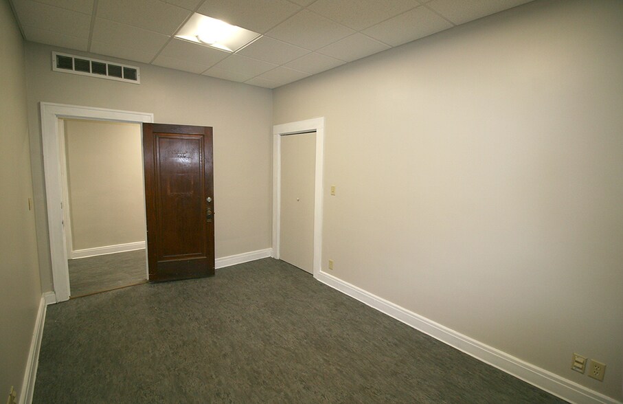 More Photos Of 408 North St, Logansport Office Residential For Lease