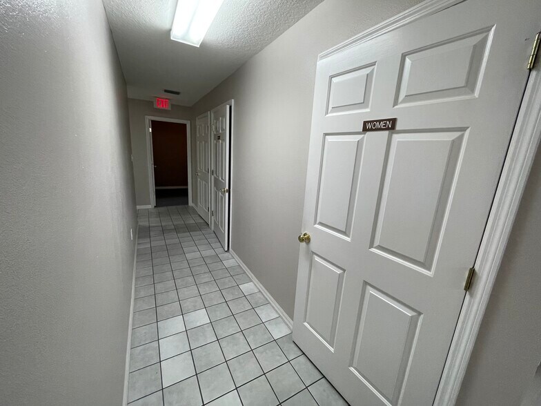 More Photos Of 2145 US Highway 441, Leesburg Office For Lease