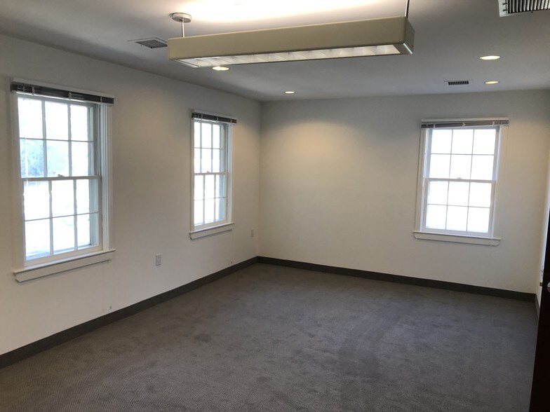 More Photos Of 8115 Old Dominion Dr, McLean Loft Creative Space For Lease