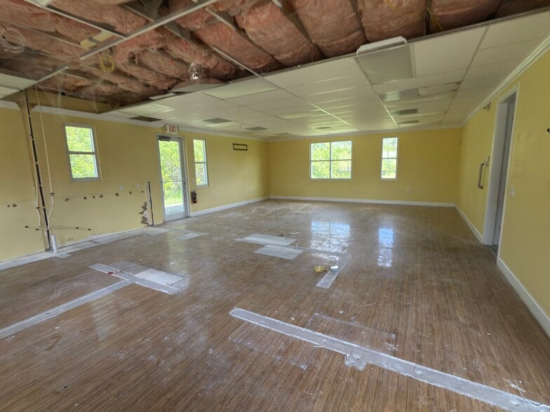 More Photos Of 3075 Bobcat Village Center Rd, North Port Medical For Sale