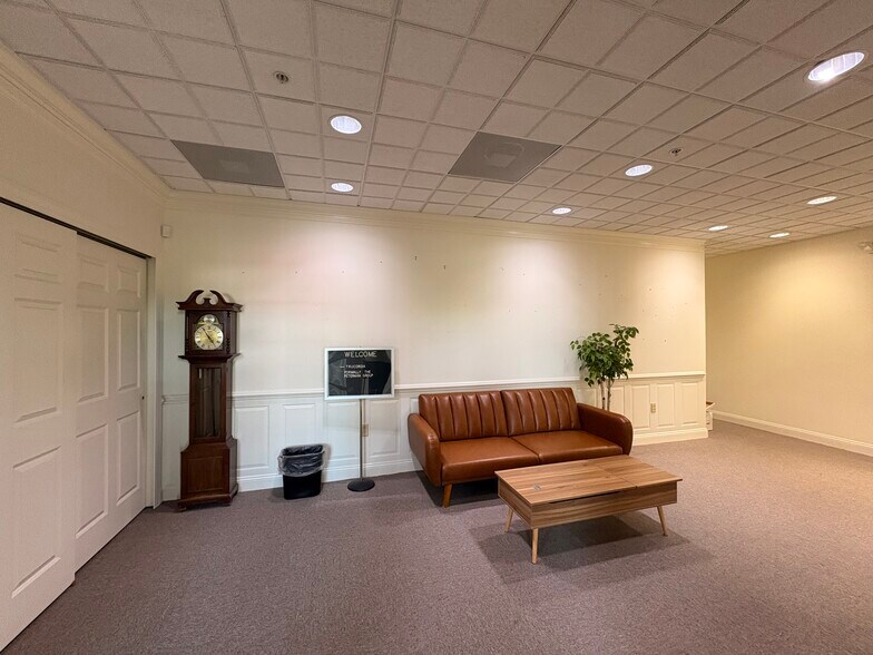 More Photos Of 105 Montgomery Ave, Montgomeryville Office For Sale