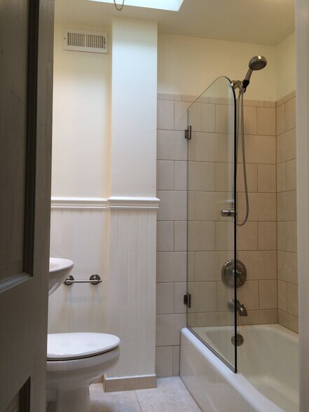 More Photos Of 3554-3556 Woodcrest Ave, Newtown Square Apartments For Sale