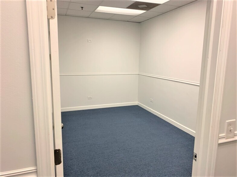 More Photos Of 8005 W 183rd St, Tinley Park General Retail For Lease