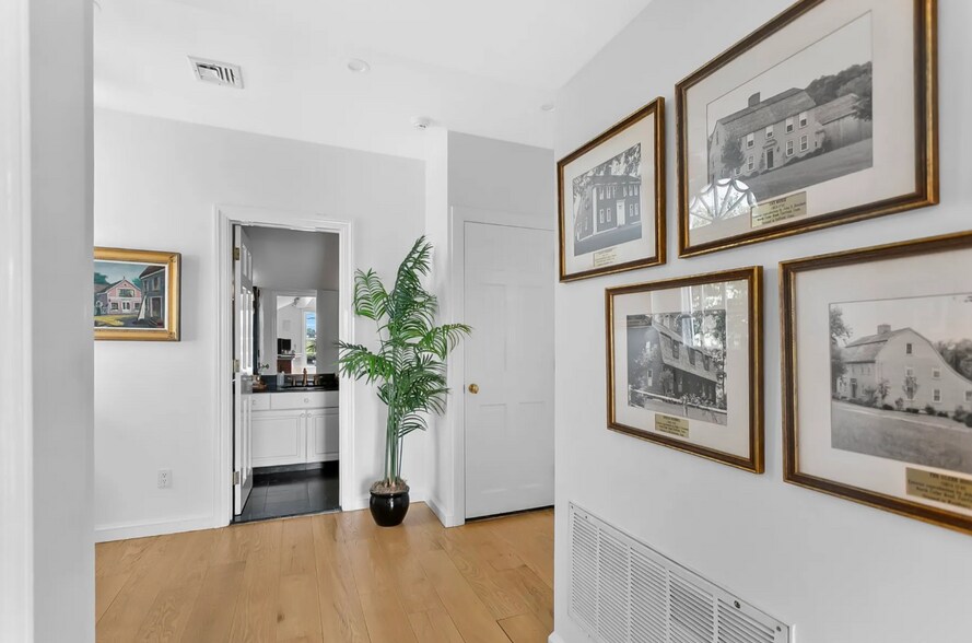 More Photos Of 656 Harbor Rd, Southport Office For Lease