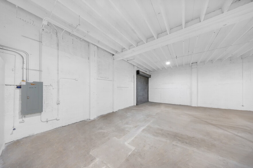 More Photos Of 3916-3920 NW 32nd Ave, Miami Warehouse For Lease