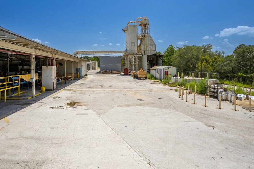 More Photos Of 310 Cypress Rd, Ocala Manufacturing For Sale