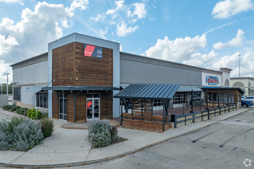 More Photos Of 12802-12808 Gulf Fwy, Houston Unknown For Lease