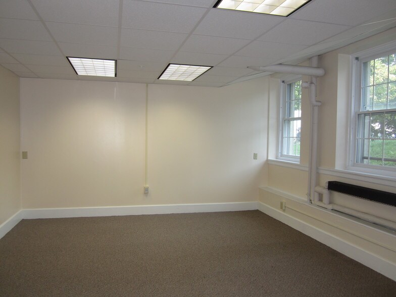 More Photos Of 9 Green St, Augusta Office For Lease