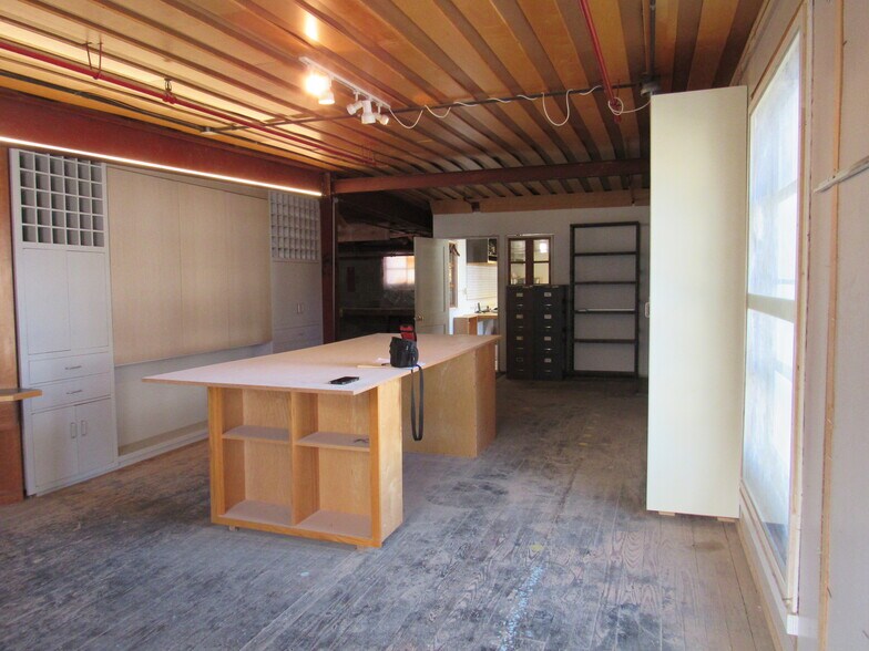 More Photos Of 4 7th St, Frenchtown Distribution For Lease