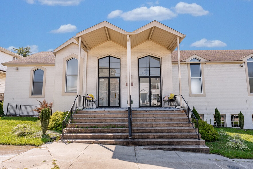Primary Photo Of 801 E Park Ave, Fairmont Storefront For Sale