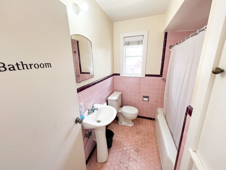 More Photos Of 1306 W Wall St, Midland Office For Lease