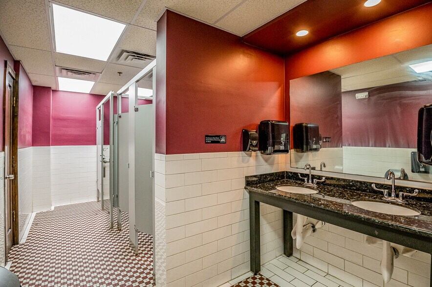 More Photos Of 3301 Cypress Creek Pky, Houston Restaurant For Sale