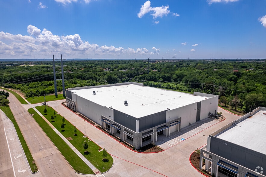 More Photos Of 2129 Bardin Rd, Grand Prairie Distribution For Sale