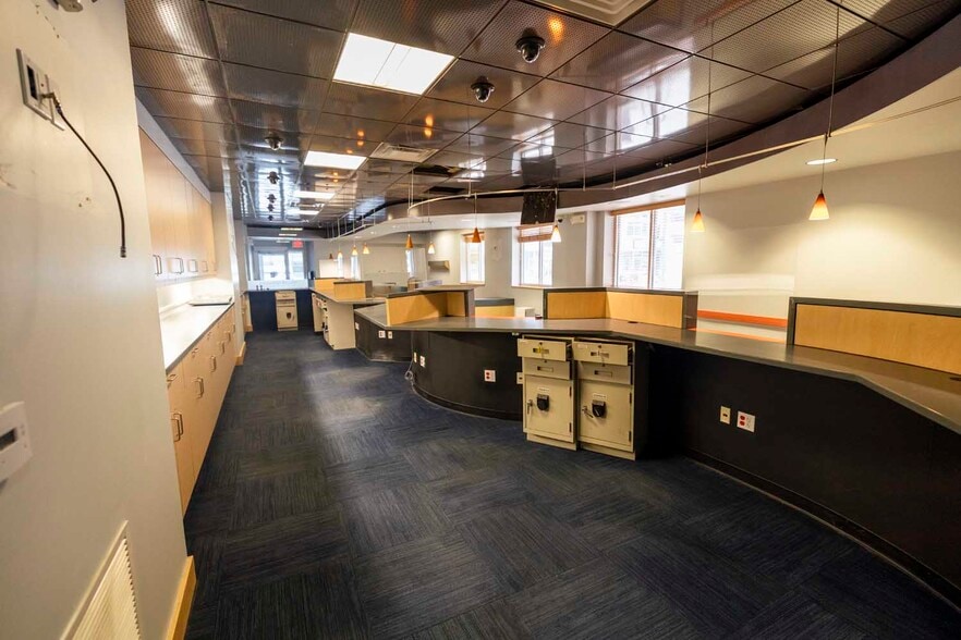 More Photos Of 602 E Green St, Champaign Storefront Retail Office For Lease